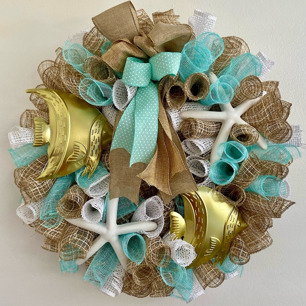 HANDCRAFTED Beach Wreath Fish Starfish Door Wreath